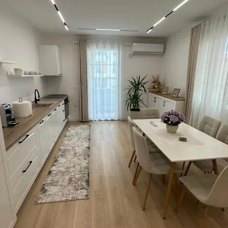 Апартаменты Doris Лежа